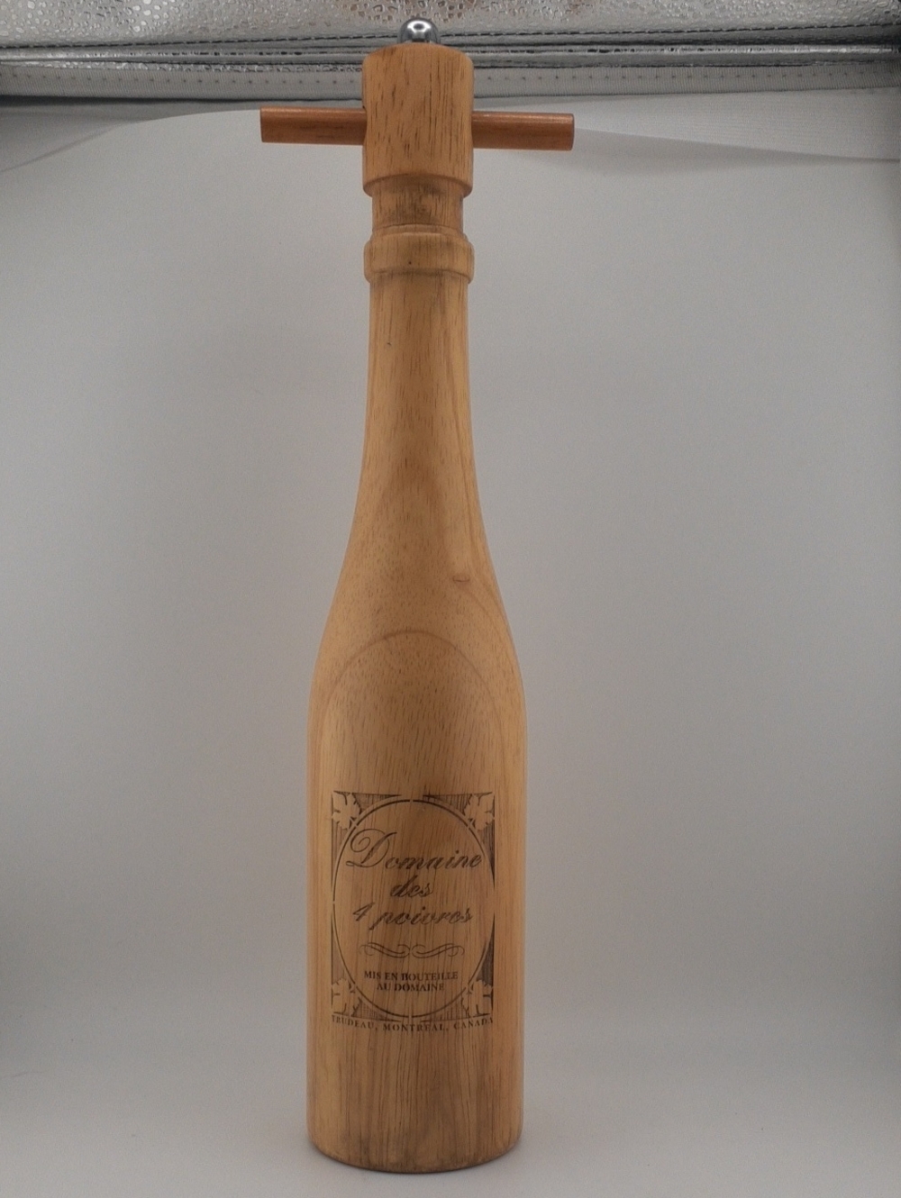 Domaine des 4 poivres wine bottle pepper mill